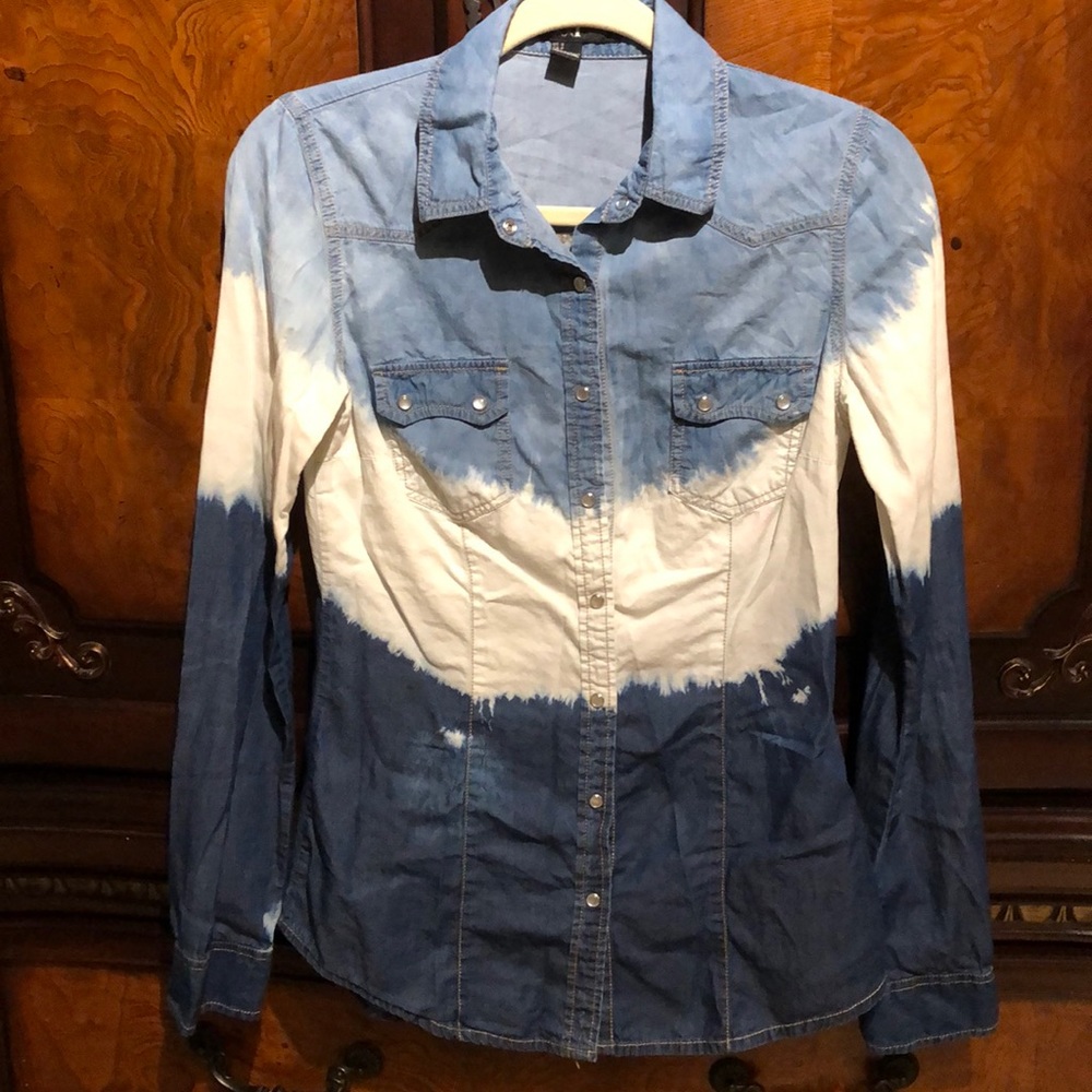 Button down shirt size small.